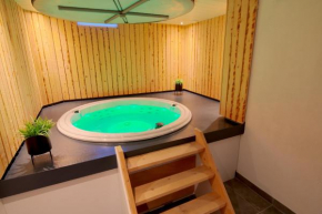 Jacuzzi & Sauna Villa